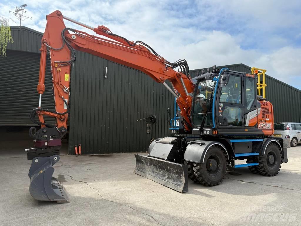 Hitachi ZX 135 W-7 Lastik tekerli ekskavatörler