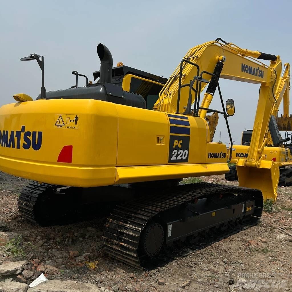 Komatsu 220-8 Paletli ekskavatörler