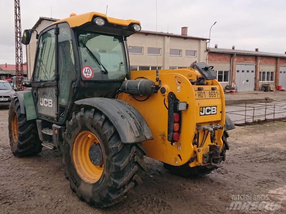 JCB 541-70 Tarimsal teleskopik yükleyiciler