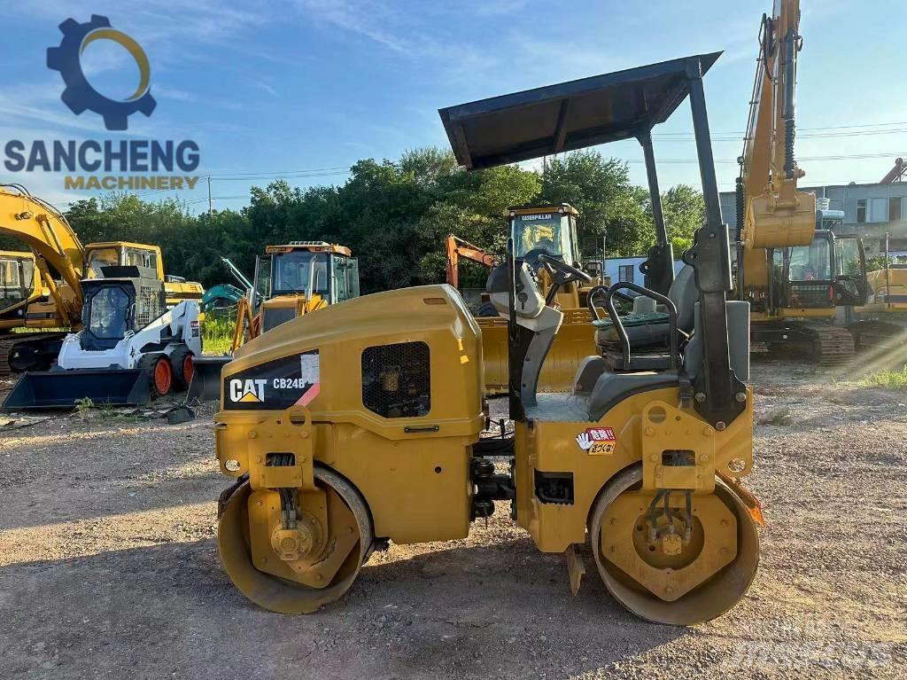 CAT CB 24 B Çift tamburlu silindirler