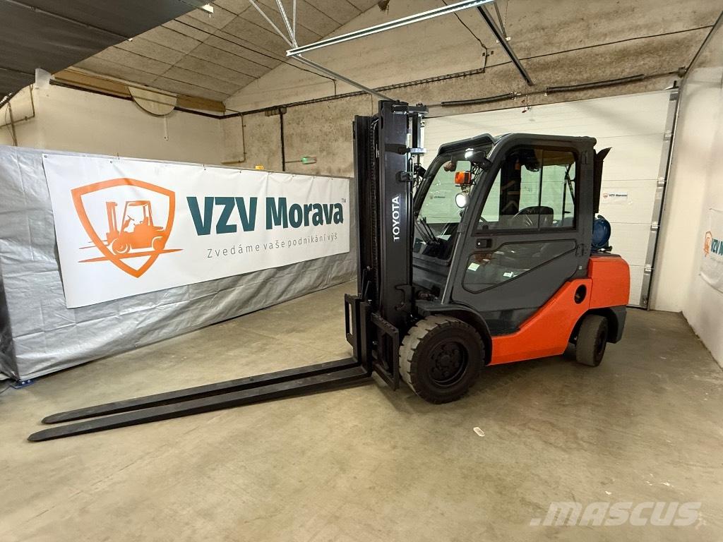 Toyota 02-8 FGJF 35 LPG'li forkliftler