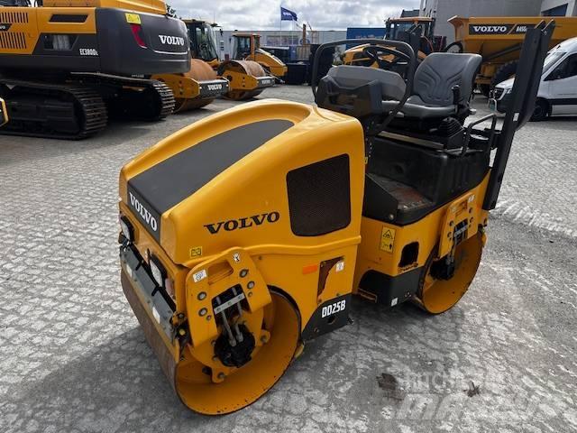 Volvo DD25B Çift tamburlu silindirler