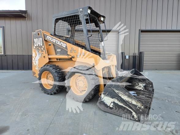 Mustang 2040 Skid steer loderler
