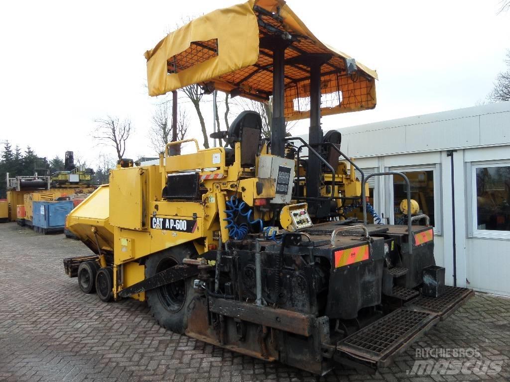 CAT AP 600 Asfalt sericiler