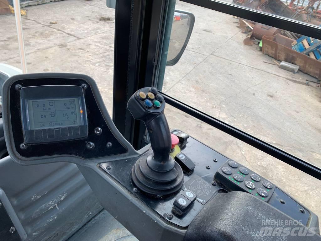 CAT CB 7 Çift tamburlu silindirler