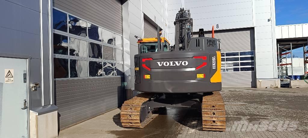Volvo ECR235EL Paletli ekskavatörler