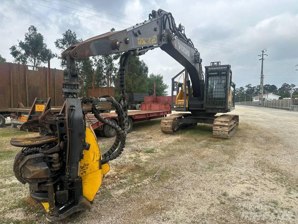 Volvo 220 E Biçerdöverler