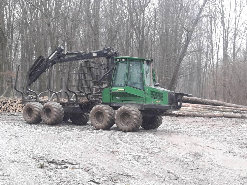 John Deere 810D Tomruk yükleyici traktörler