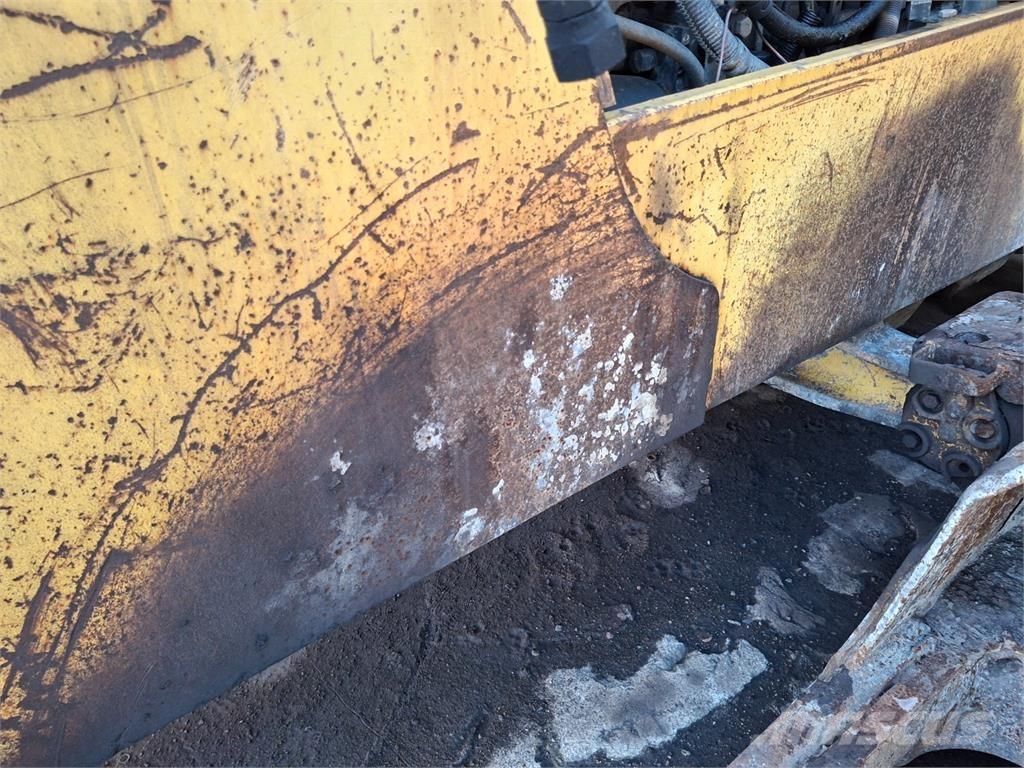 Komatsu D65EX-12 Diger