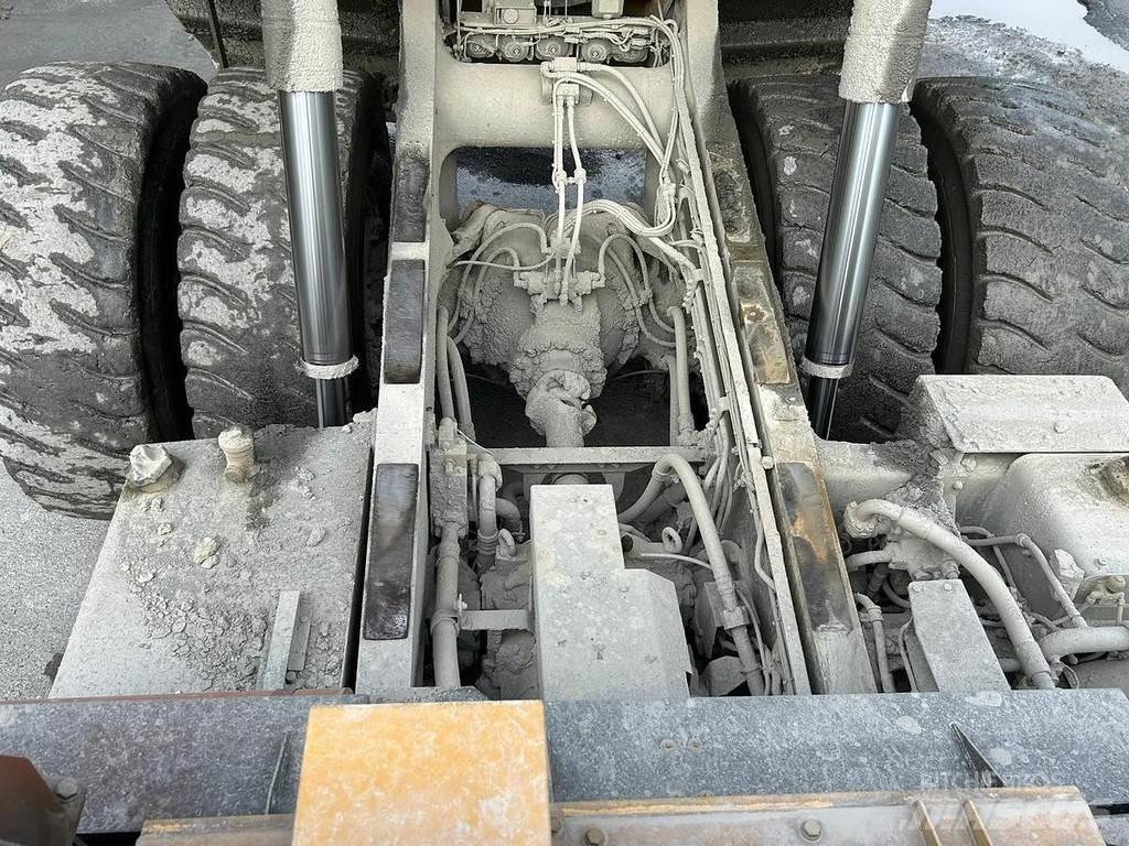 Komatsu HD605-7 Belden kirma kamyonlar