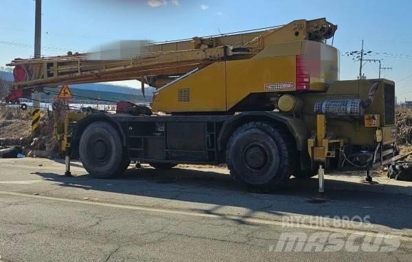 Kobelco RK 450 Arazi Tipi Vinçler (RT)