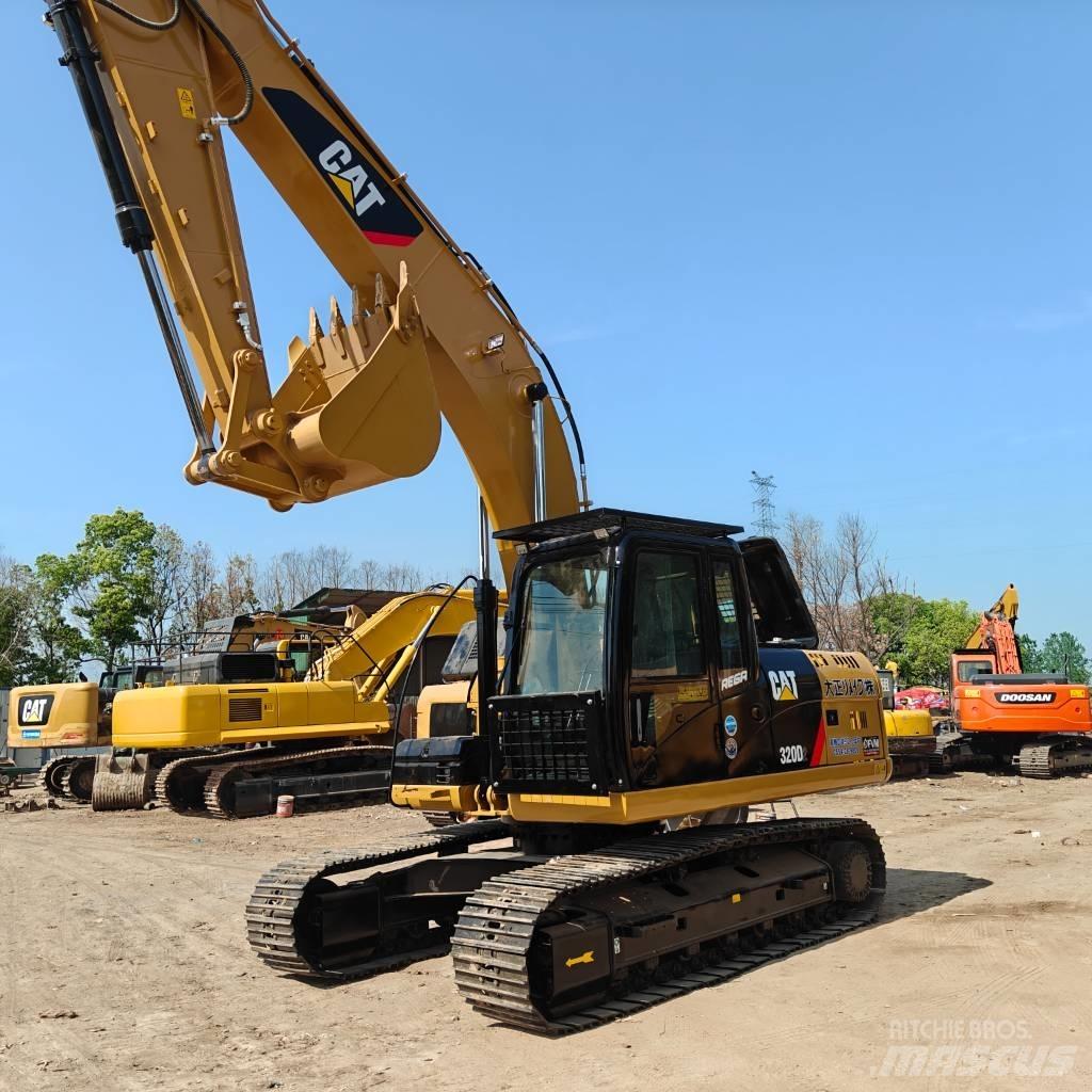 CAT 320D2 Paletli ekskavatörler