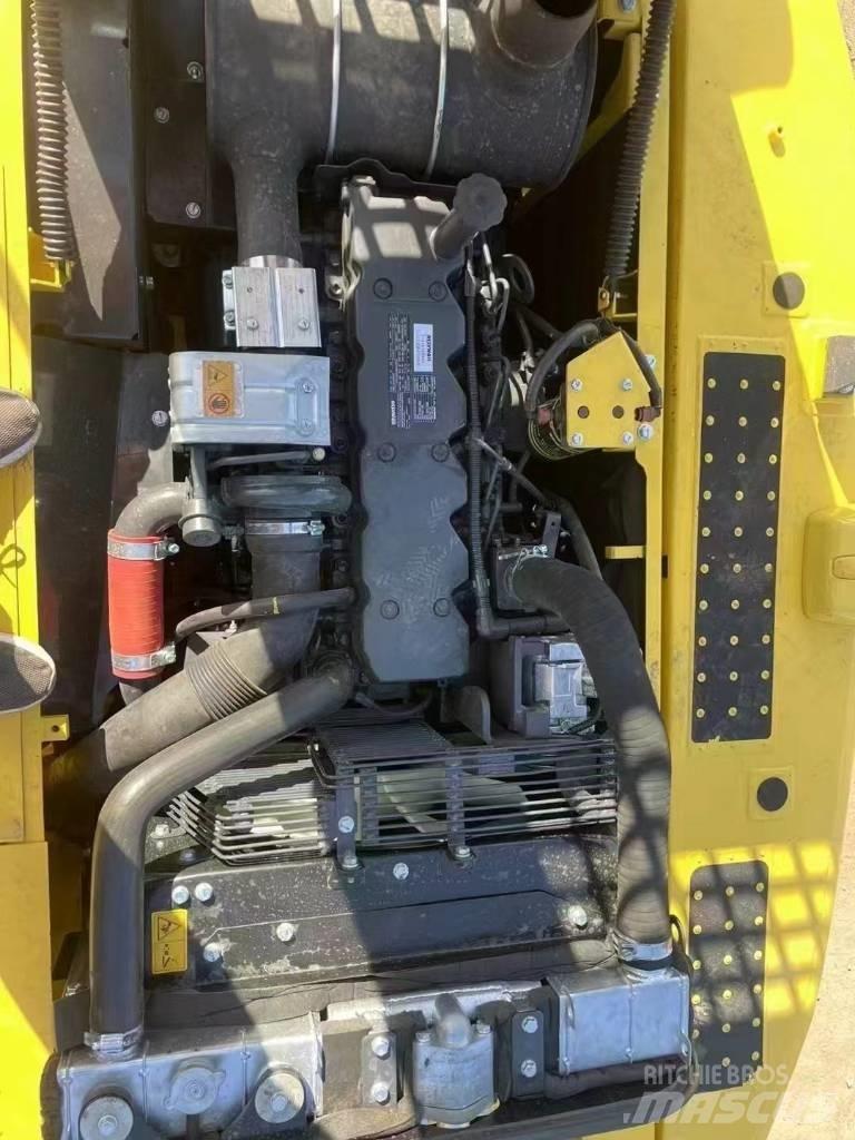 Komatsu 210LC-8 Paletli ekskavatörler