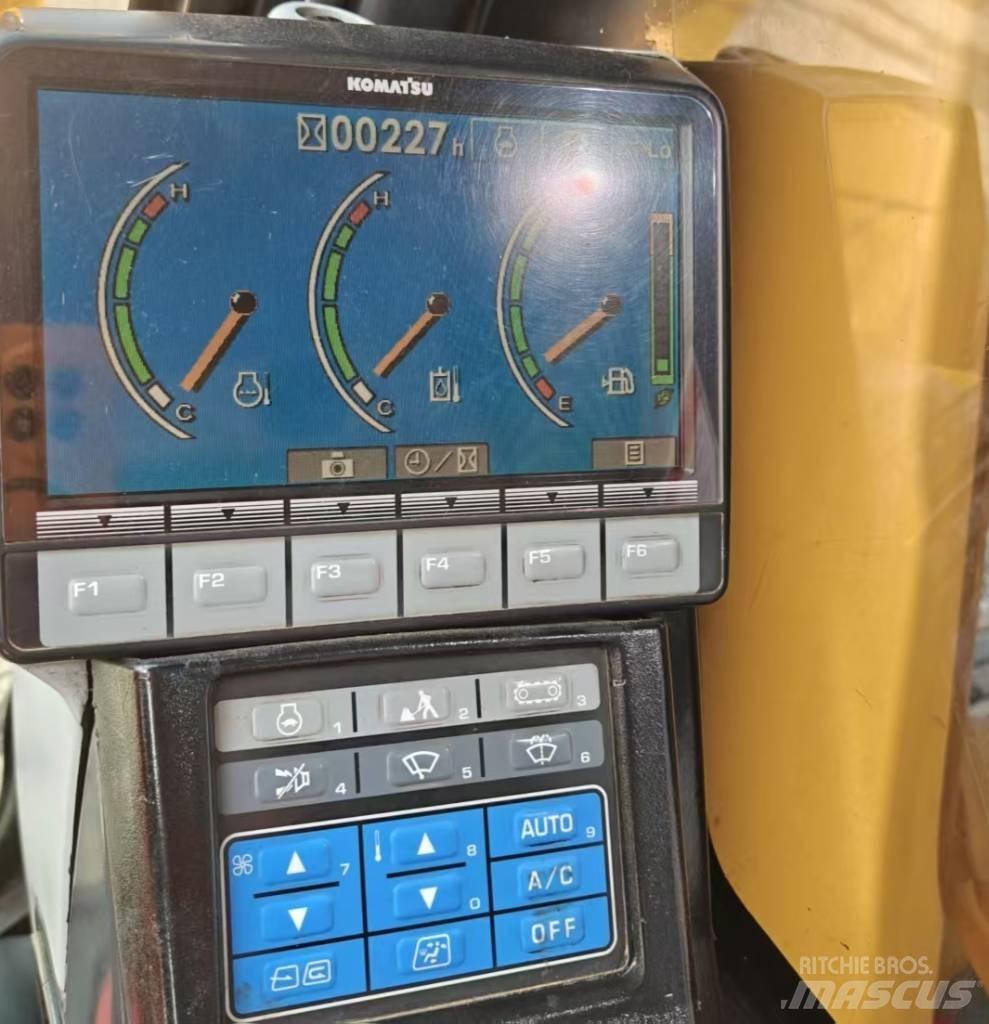 Komatsu 210LC-8 Paletli ekskavatörler