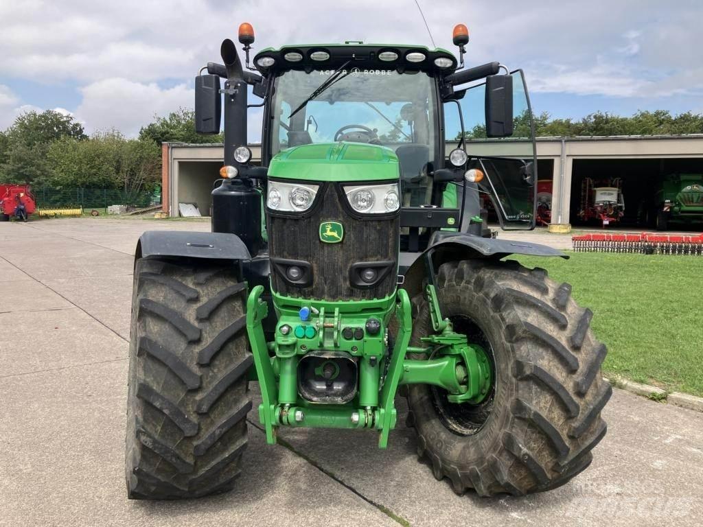 John Deere 6215R Traktörler