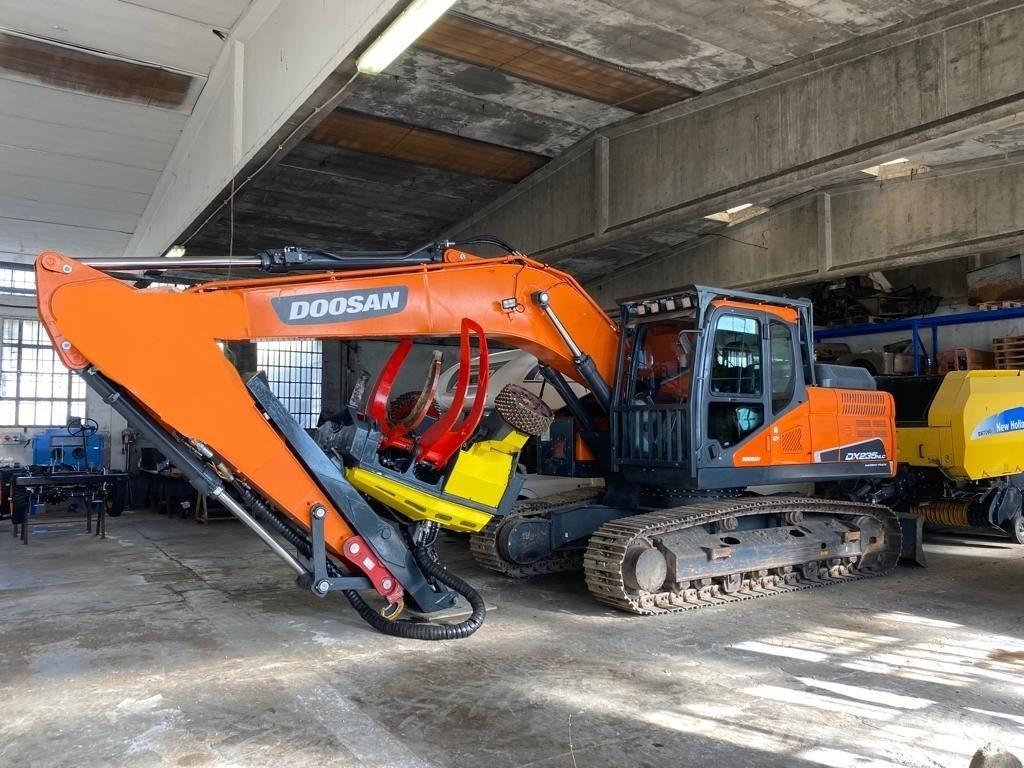 Doosan DX 235 NLC-5 Paletli ekskavatörler