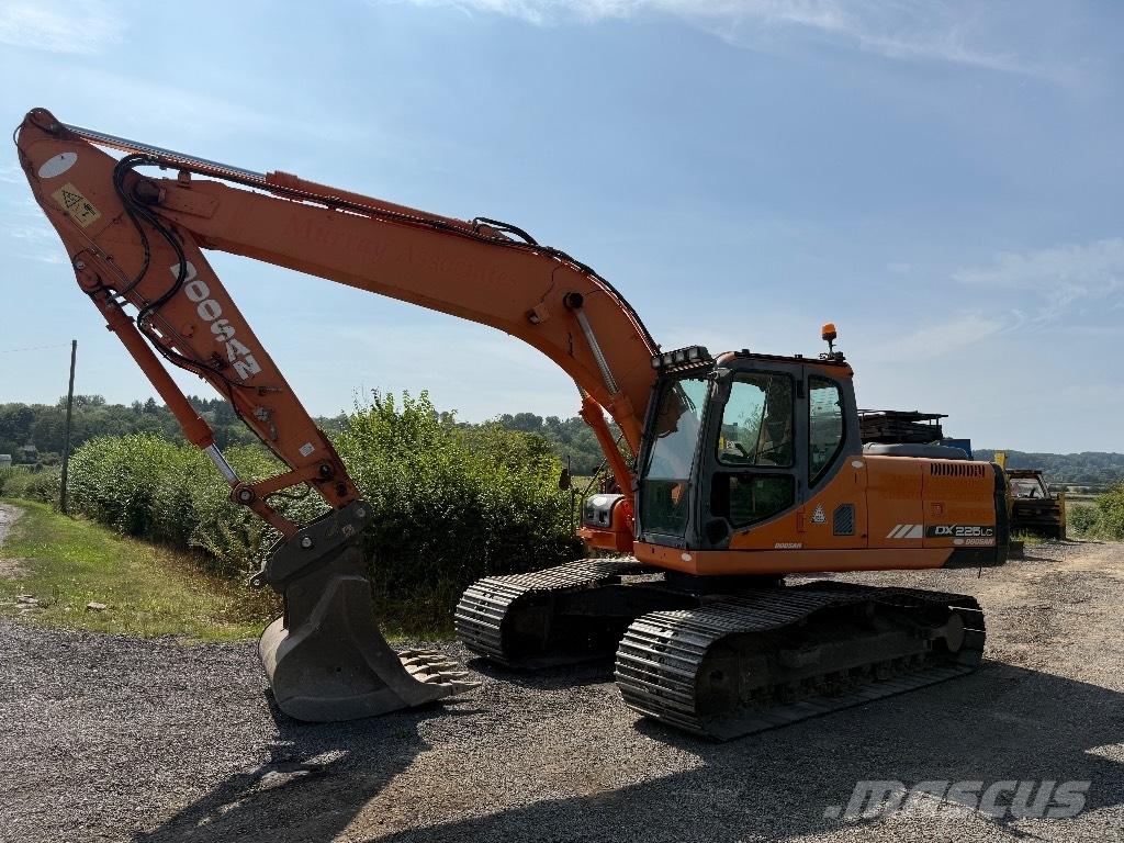 Doosan DX 225 LC Paletli ekskavatörler