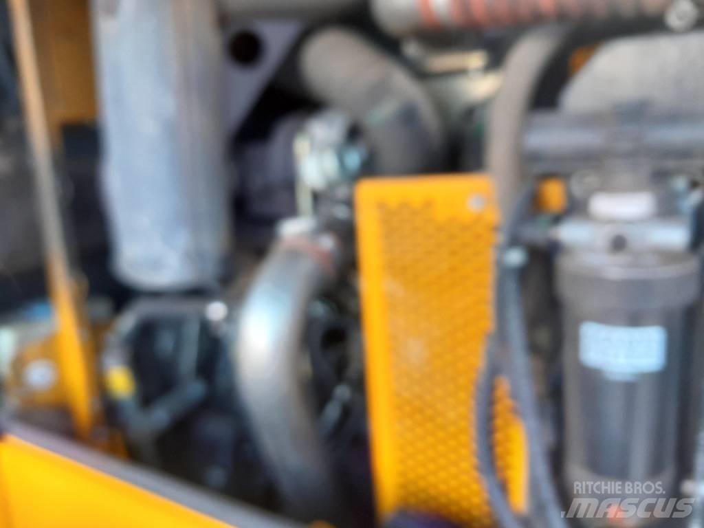 JCB 412 Tarimsal teleskopik yükleyiciler