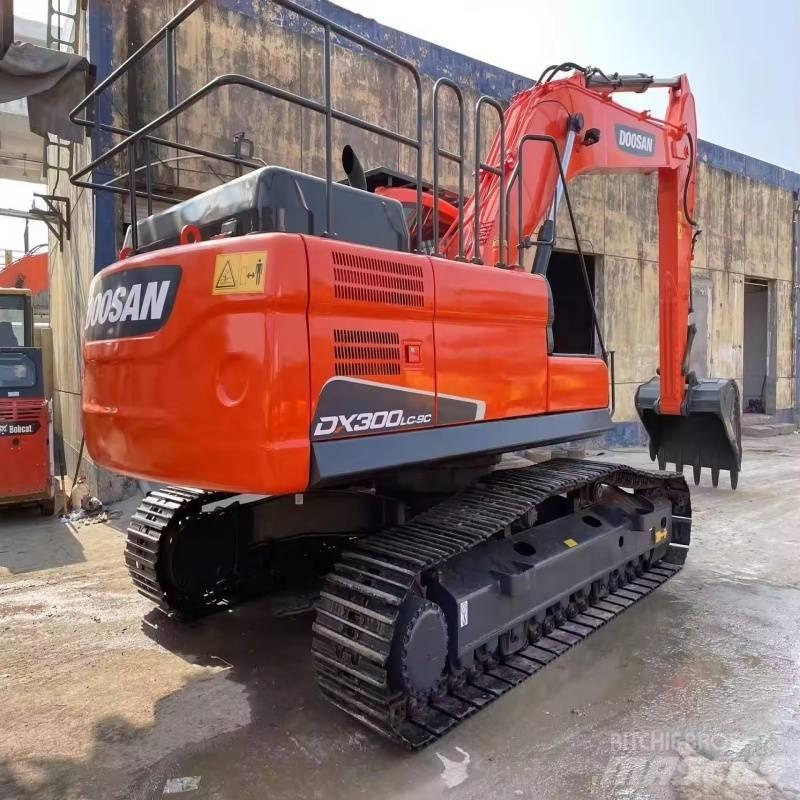 Doosan DX 300 LC-9C Paletli ekskavatörler