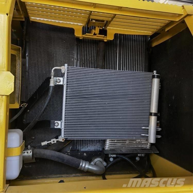 Komatsu PC200-8 Paletli ekskavatörler