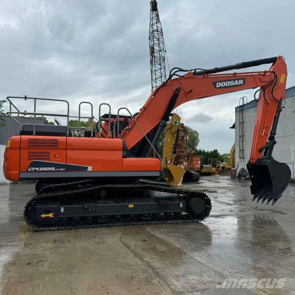 Doosan DX 225 LC Paletli ekskavatörler