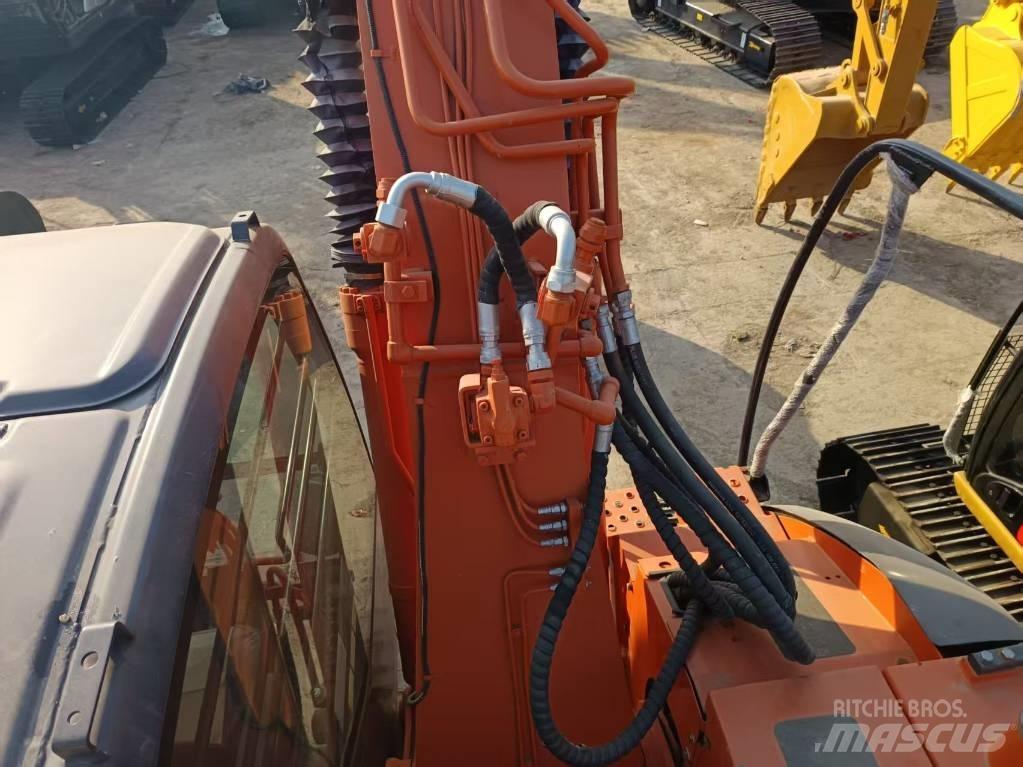 Hitachi ZX135 Paletli ekskavatörler