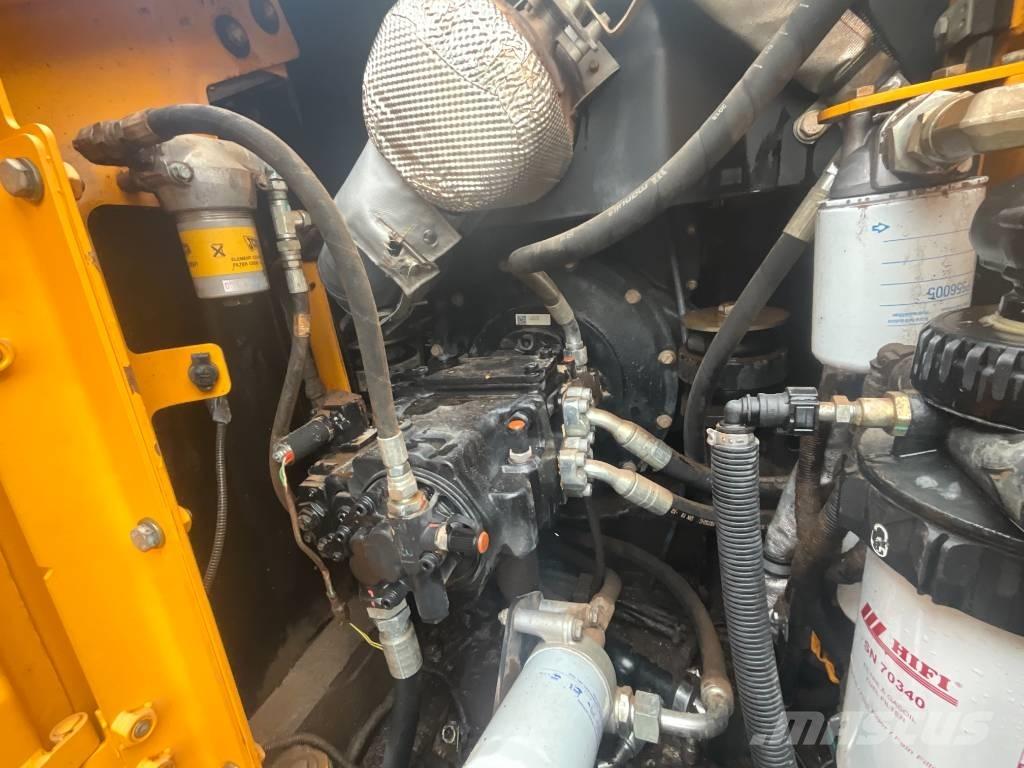 JCB JS 130 LC Paletli ekskavatörler