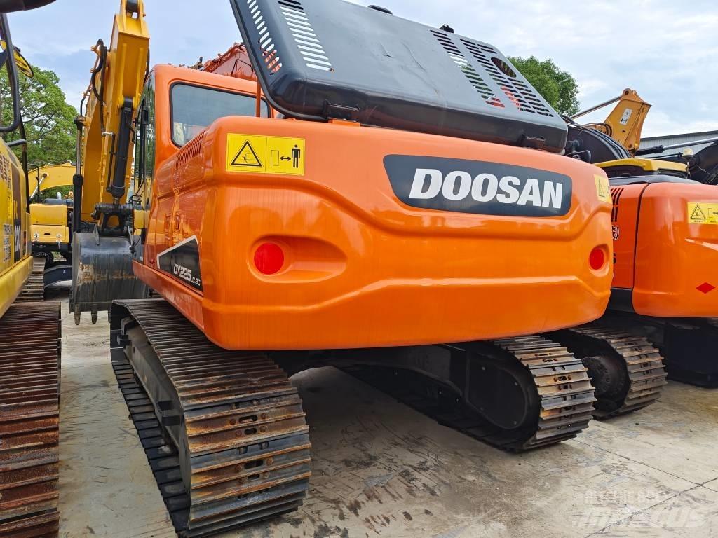 Doosan DX 225 LC-9C Paletli ekskavatörler