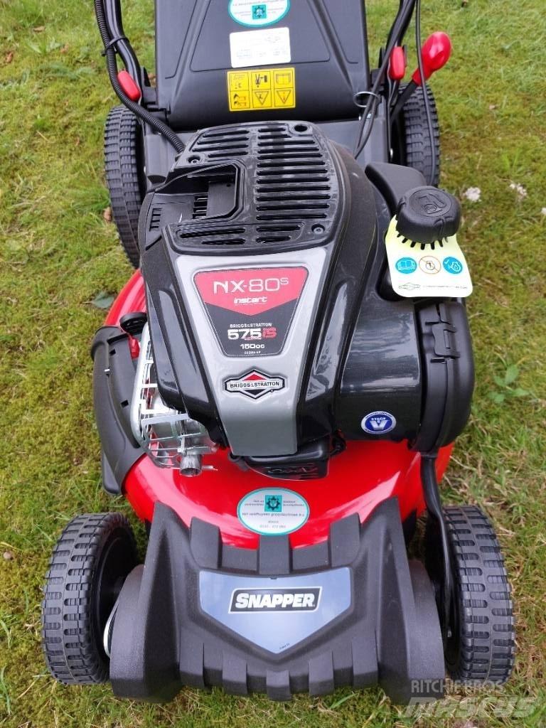 Snapper NX80 S Arkasından yürünen çim biçme makineleri