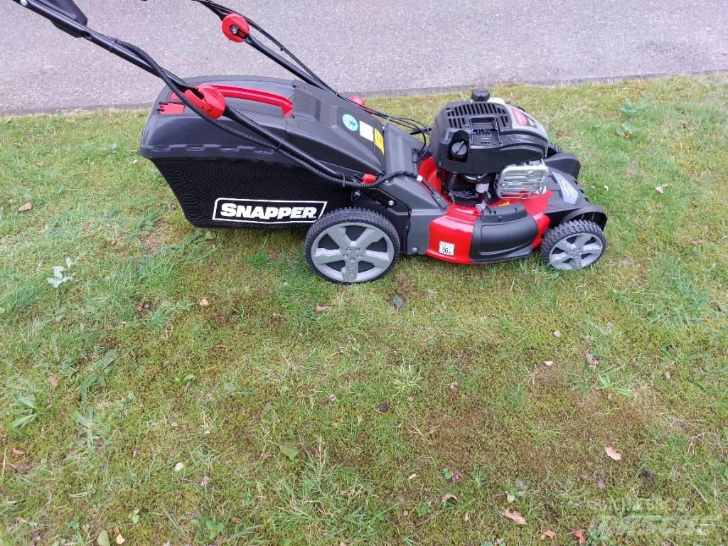 Snapper NX80 S Arkasından yürünen çim biçme makineleri