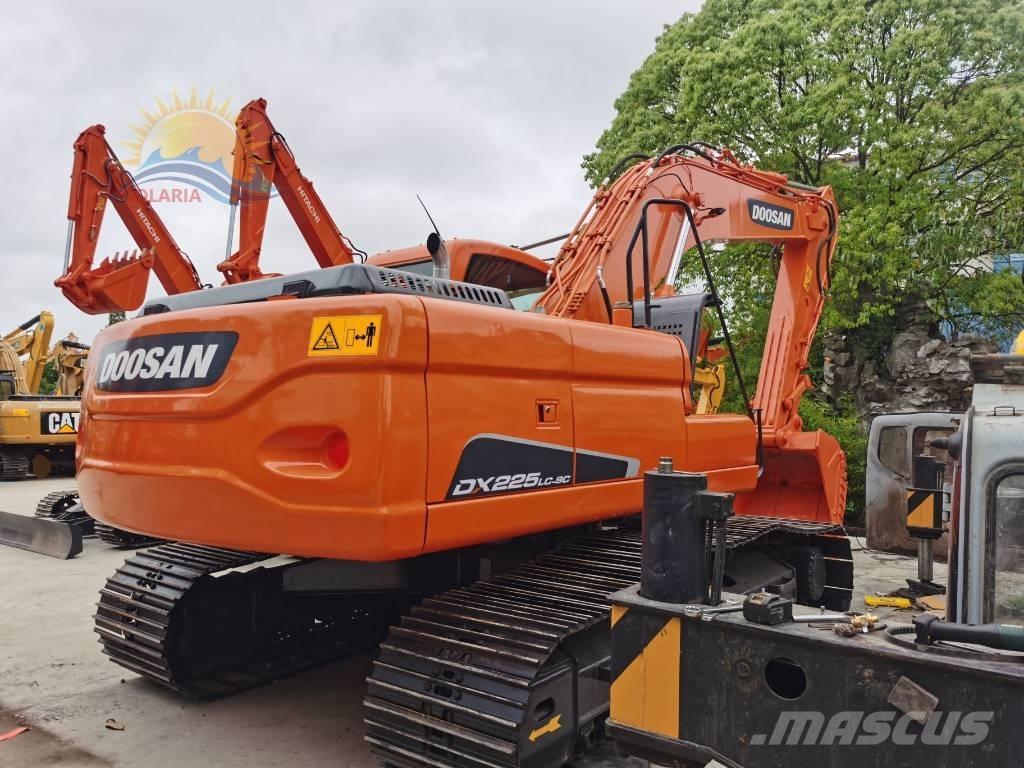 Doosan DX 225 LC Paletli ekskavatörler