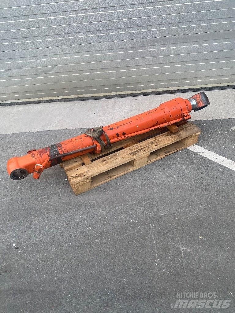 Hitachi ZX 250 LC Paletli ekskavatörler