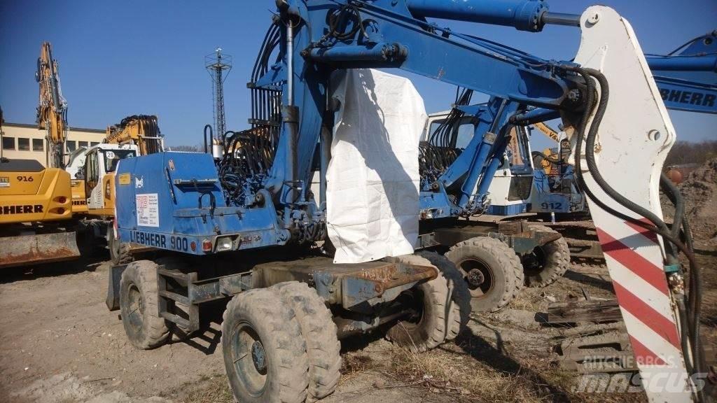 Liebherr A900-C Lastik tekerli ekskavatörler