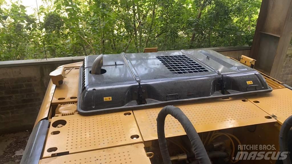 CAT 320D2L Paletli ekskavatörler