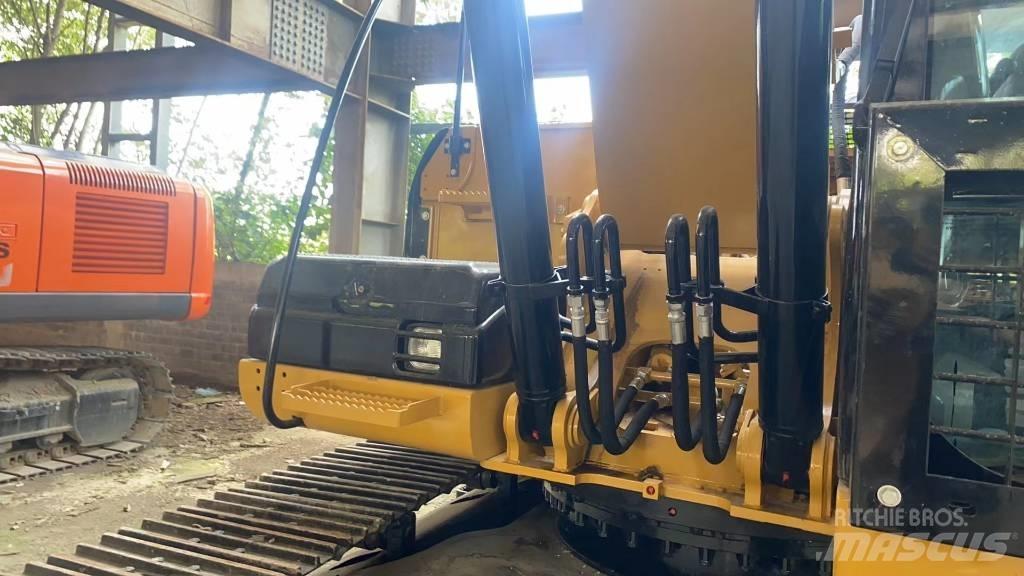 CAT 320D2L Paletli ekskavatörler