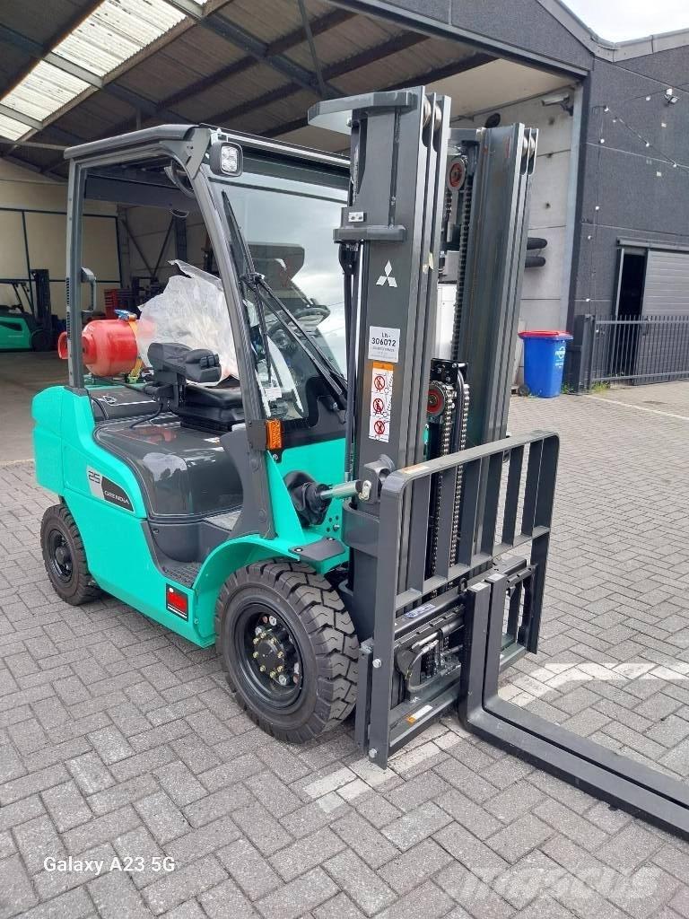 Mitsubishi FG 25 N LPG'li forkliftler