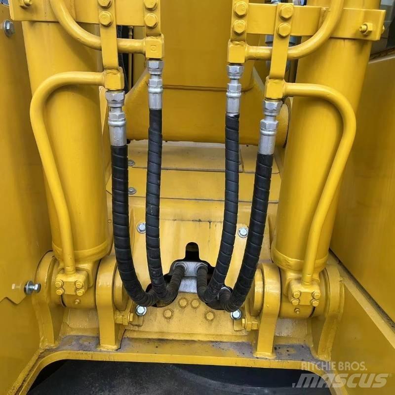 Komatsu PC 138 Paletli ekskavatörler