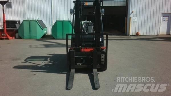 Manitou MI30G ST5 Arazi tipi forklift