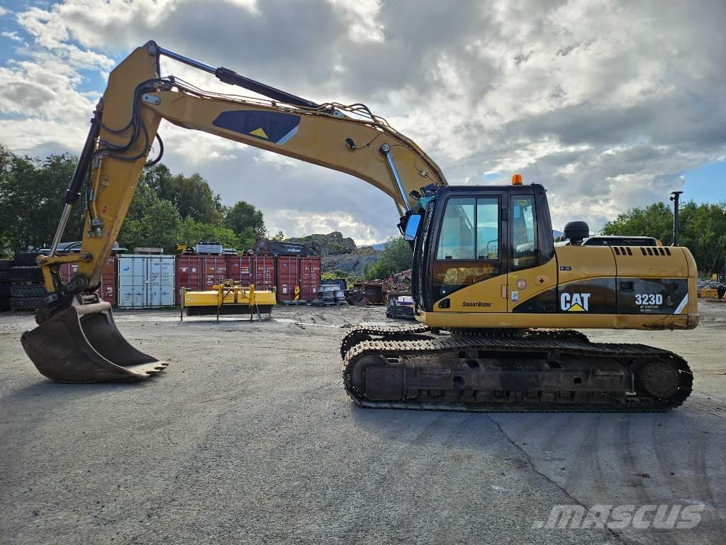 CAT 323 Paletli ekskavatörler