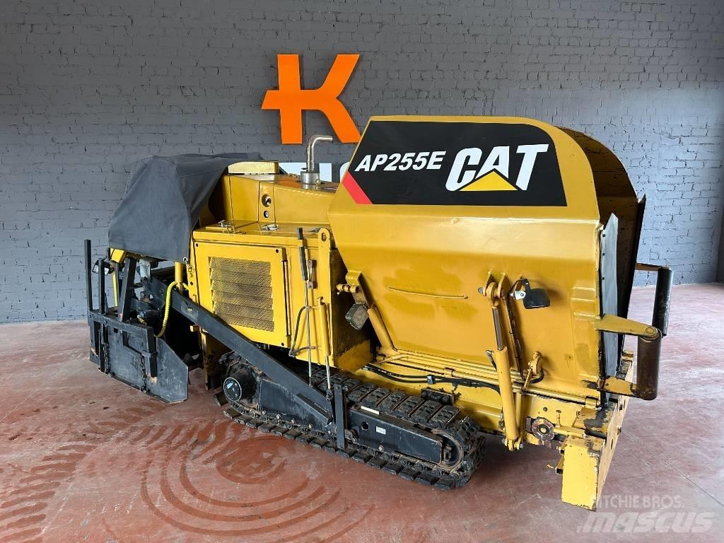 CAT AP 255 E Asfalt sericiler
