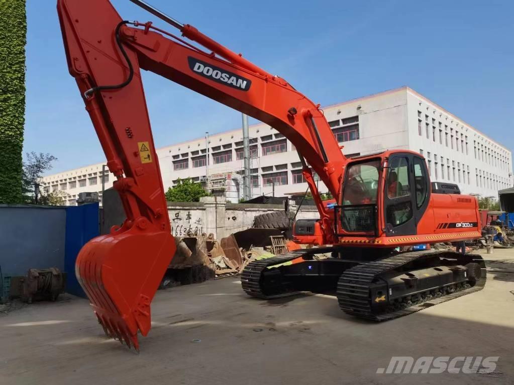 Doosan DX 300 Paletli ekskavatörler