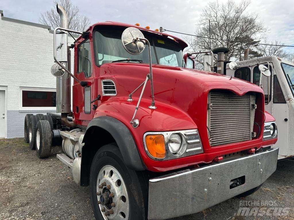 Mack CV 713 Çekiciler
