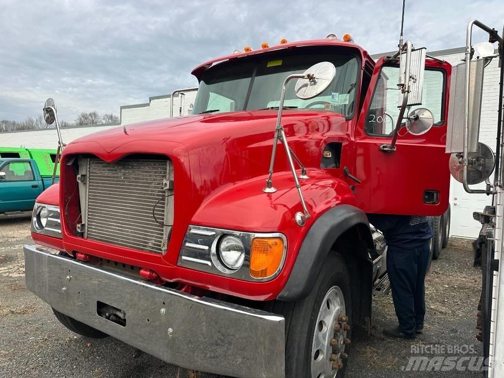 Mack CV 713 Çekiciler
