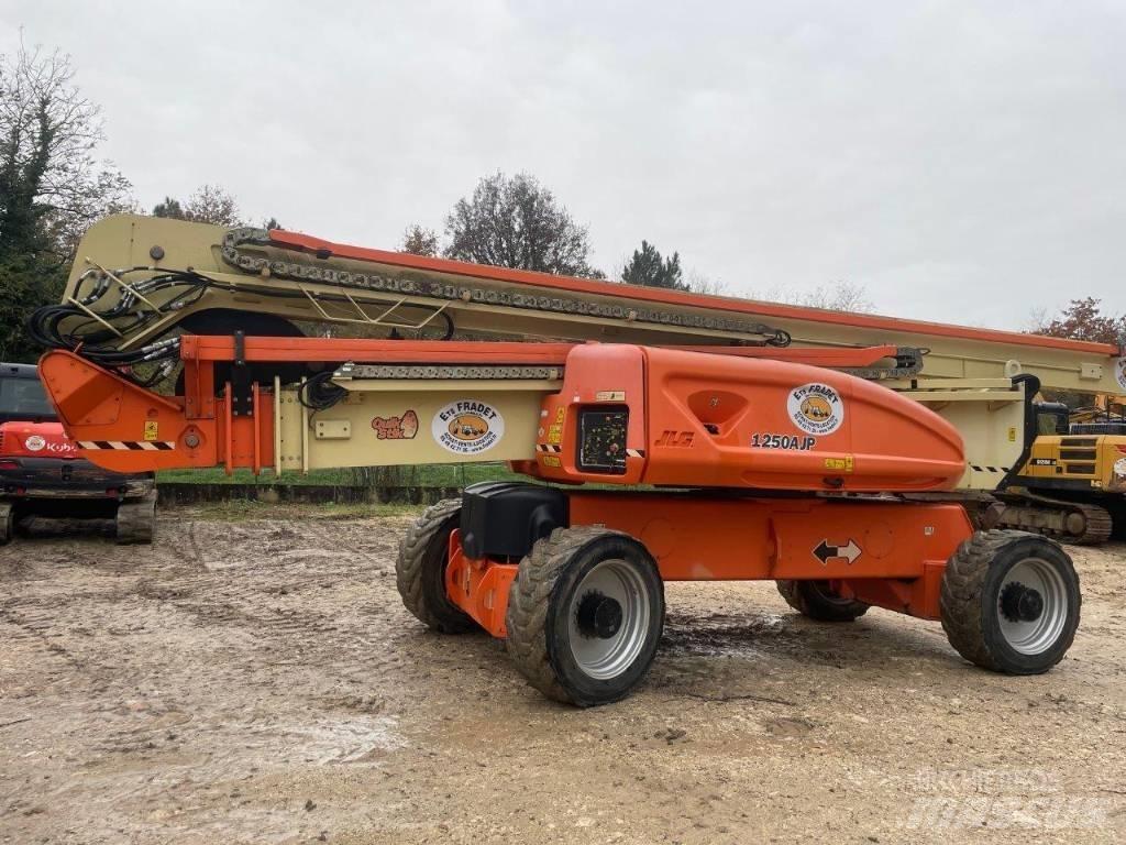 JLG 1250 AJP Körüklü personel platformları