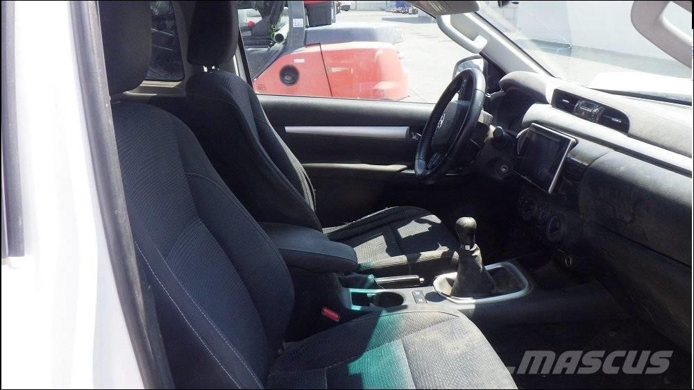 Toyota Hilux 4 Pikaplar