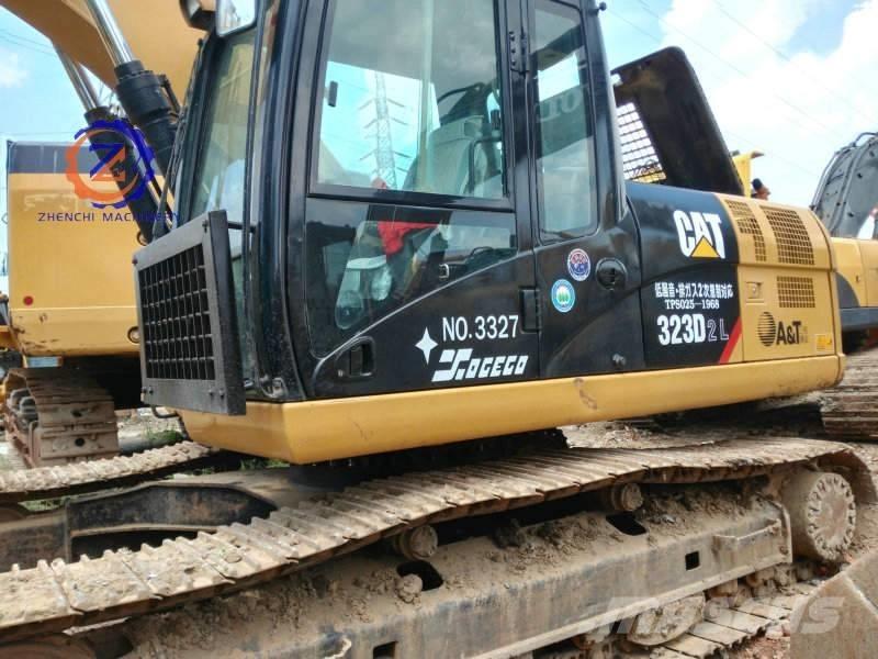 CAT 323 D L Paletli ekskavatörler