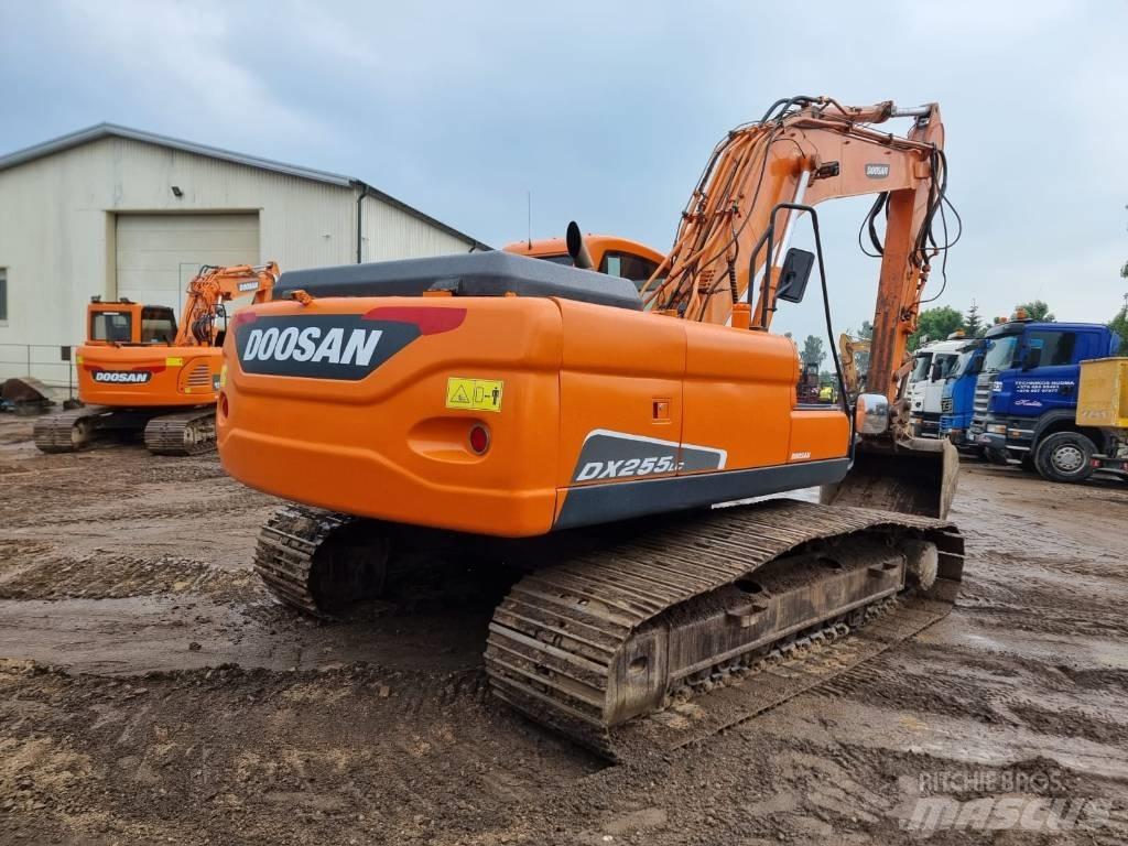 Doosan DX 255 LC Paletli ekskavatörler