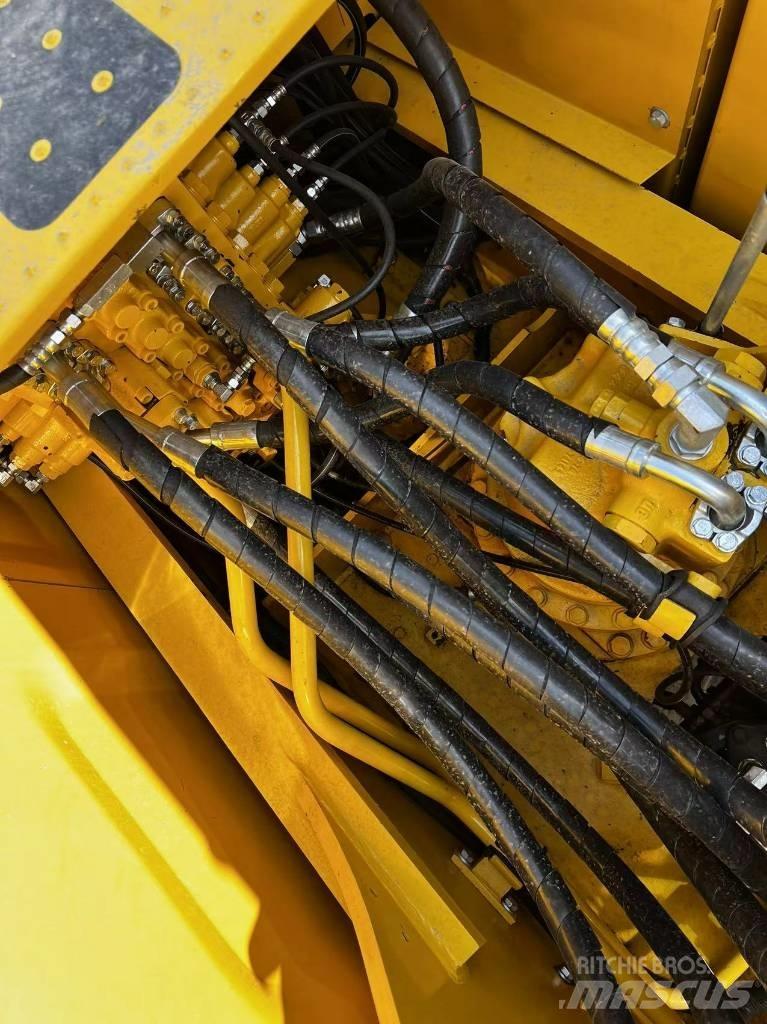 Komatsu PC 200-8N1 Paletli ekskavatörler