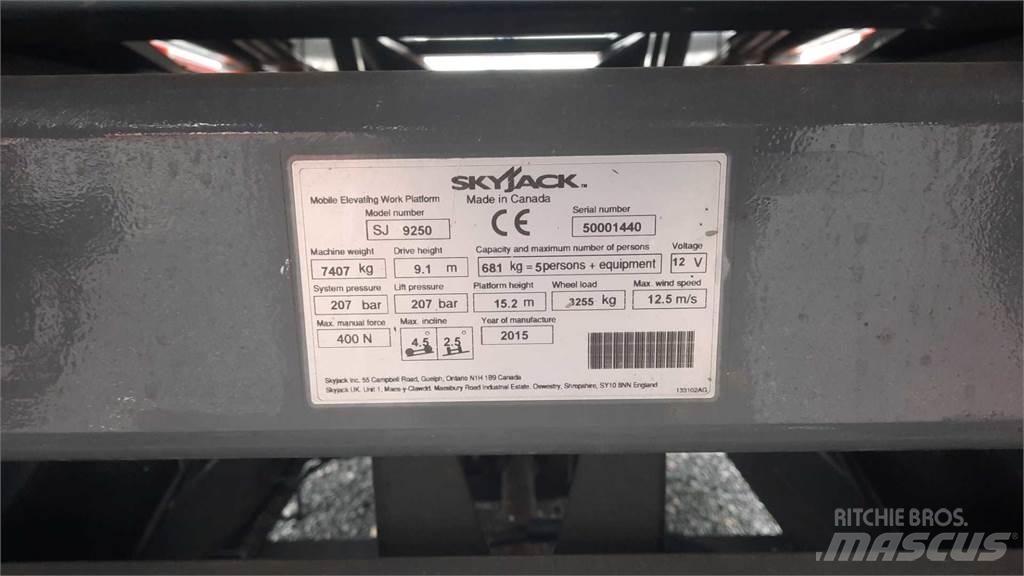 SkyJack 9250RT Makasli platformlar