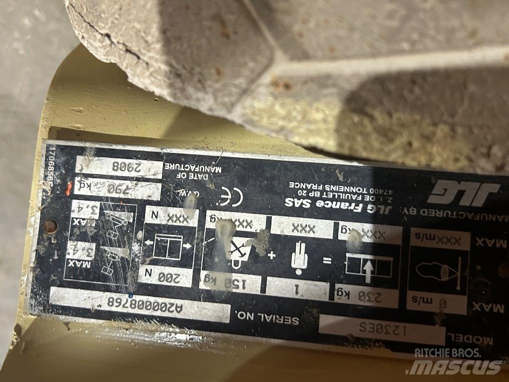 JLG 1230 ES Personel Platformları ve Cephe Asansörleri